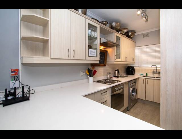 1 BEDROOM APARTMENT TO LET IN THREE ANCHOR BAY